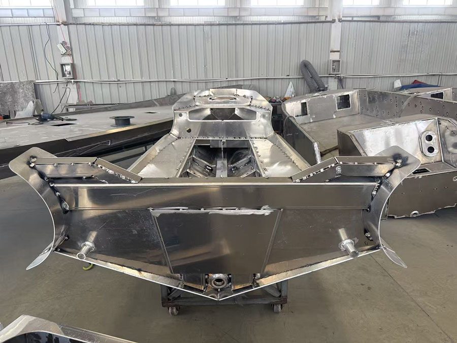 Aluminum boat